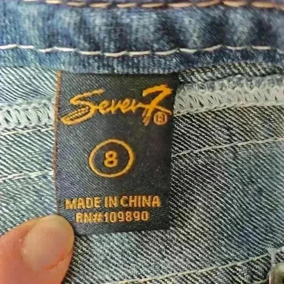 Seven Denim Knee Length Distressed Size 8 Crop - Picture 7 of 10